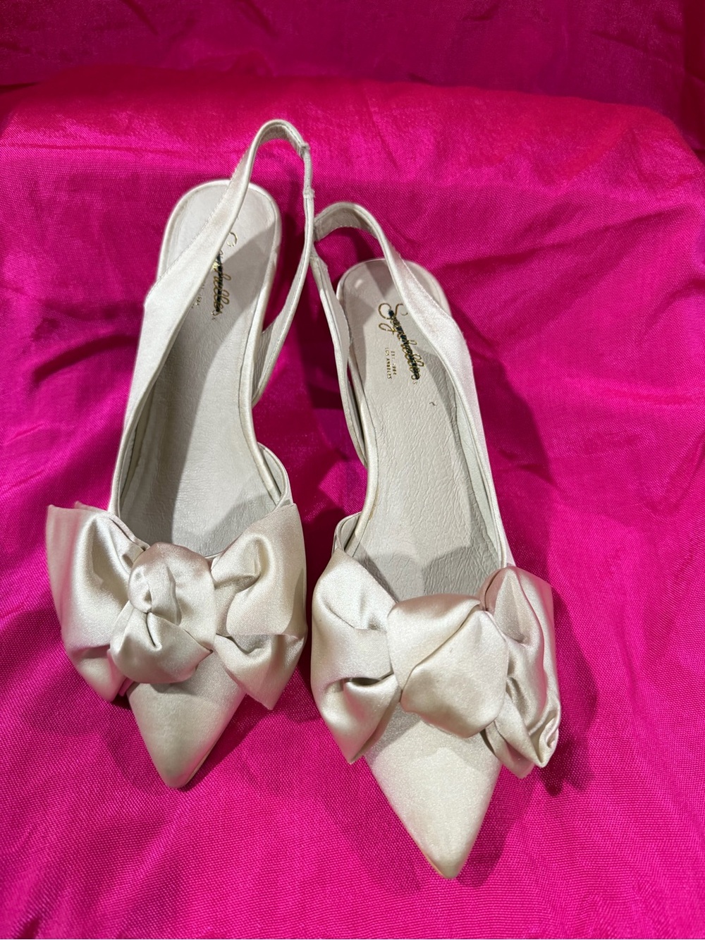 Seychelles Neve II Slingback Kitten Heels in ivory satin. 61/2 new